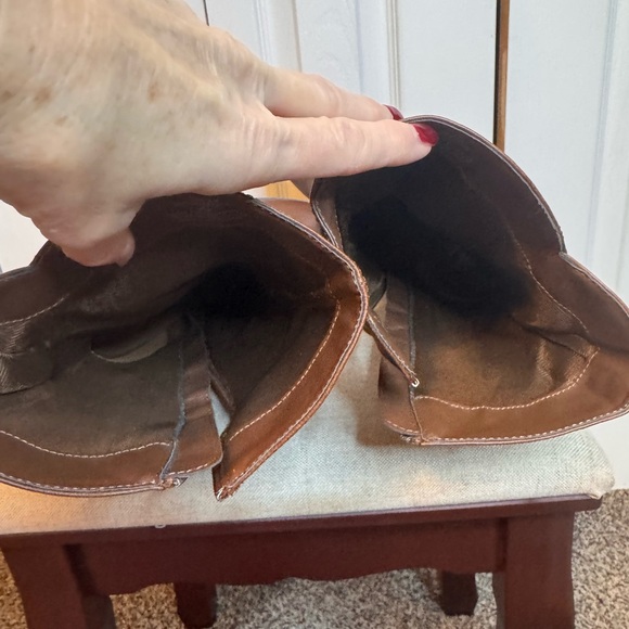 Sachi NWTS Women’s Brown Slouch Size 8M Faux Leather Size Zipper 3 Inch Heel - Picture 8 of 11